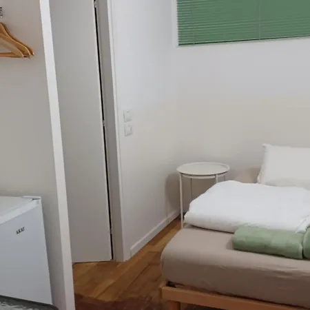 Bed & Breakfast 3 *