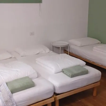 Bed & Breakfast 3 *